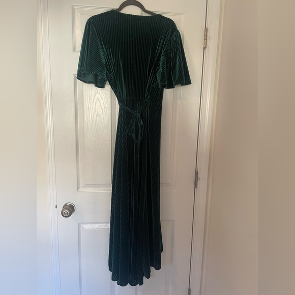 Green Velvet Short Sleeve Dress - Picture 3 of 5